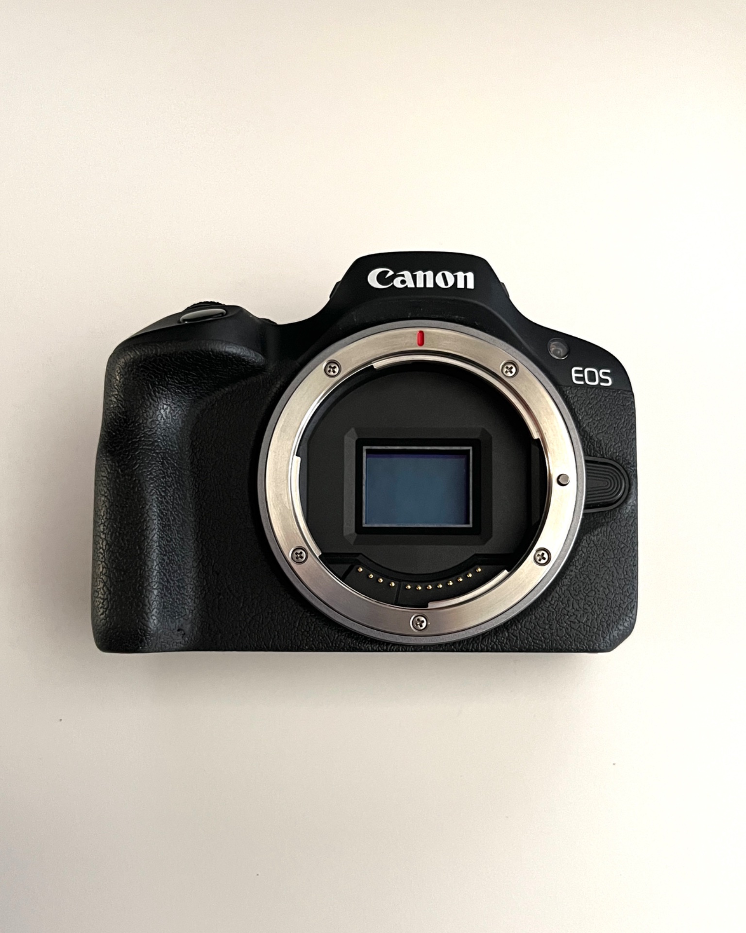 Vendo canon eos r100 con lente kit y filtros, usada y en perfecto estado!! 2