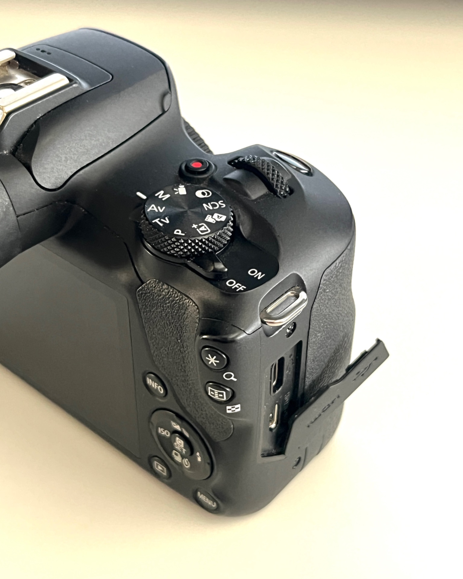 Vendo canon eos r100 con lente kit y filtros, usada y en perfecto estado!! 5