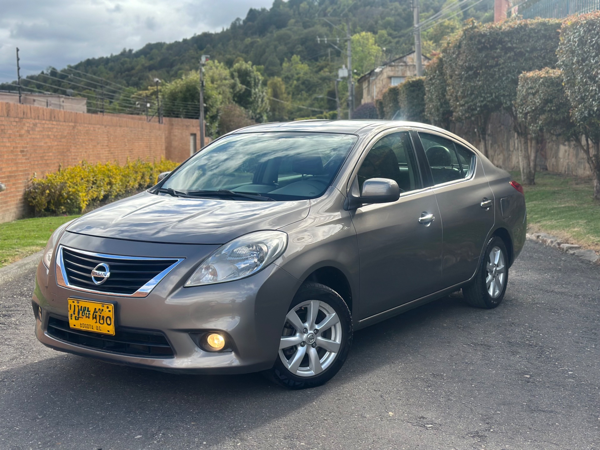 Portada de Nissan versa advance 2014 automatico